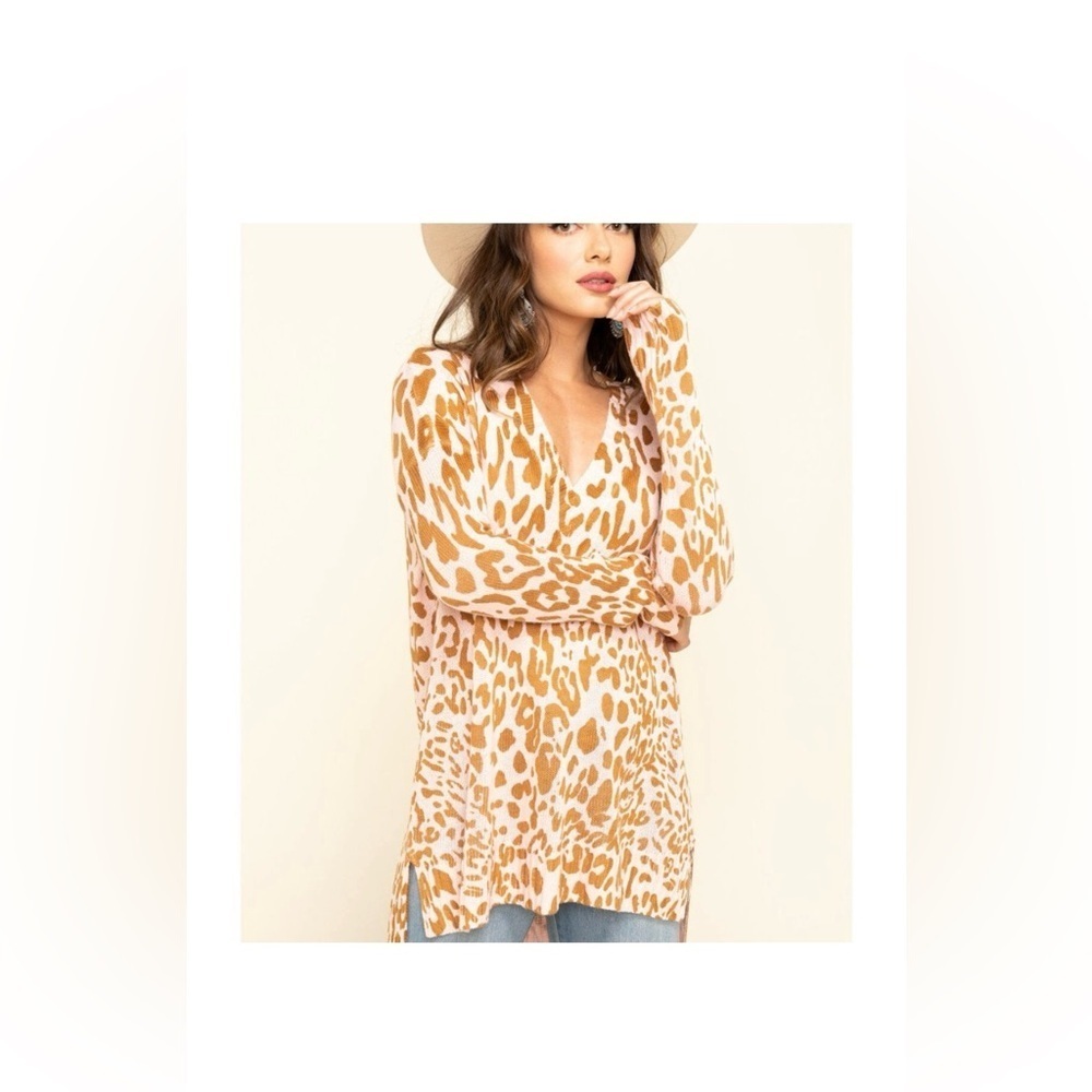 Show Me Your MuMu Tan Leopard V-Neck Sweater perfect condition